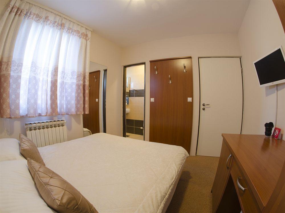 Hotel Villa Harmony - Free Parking Сараево Екстериор снимка
