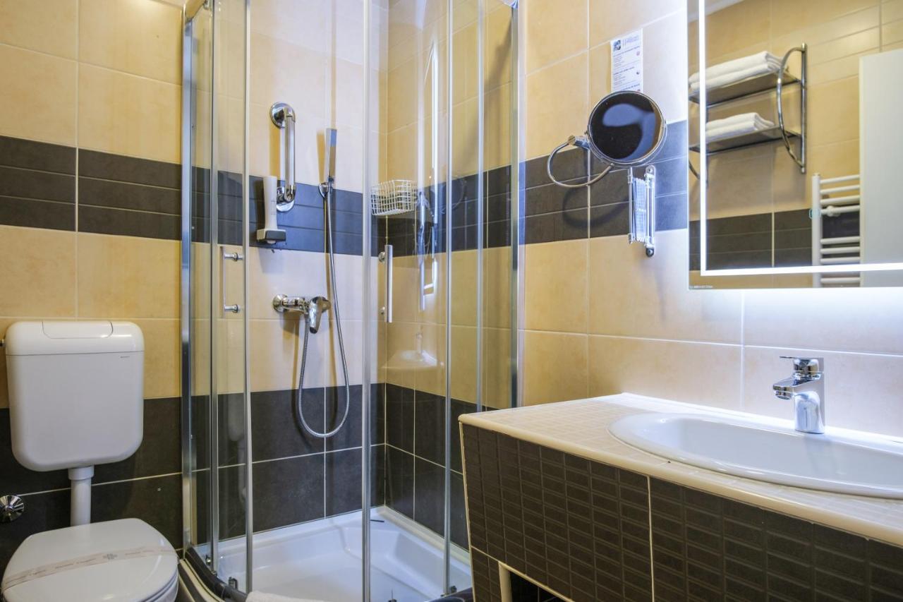 Hotel Villa Harmony - Free Parking Сараево Екстериор снимка