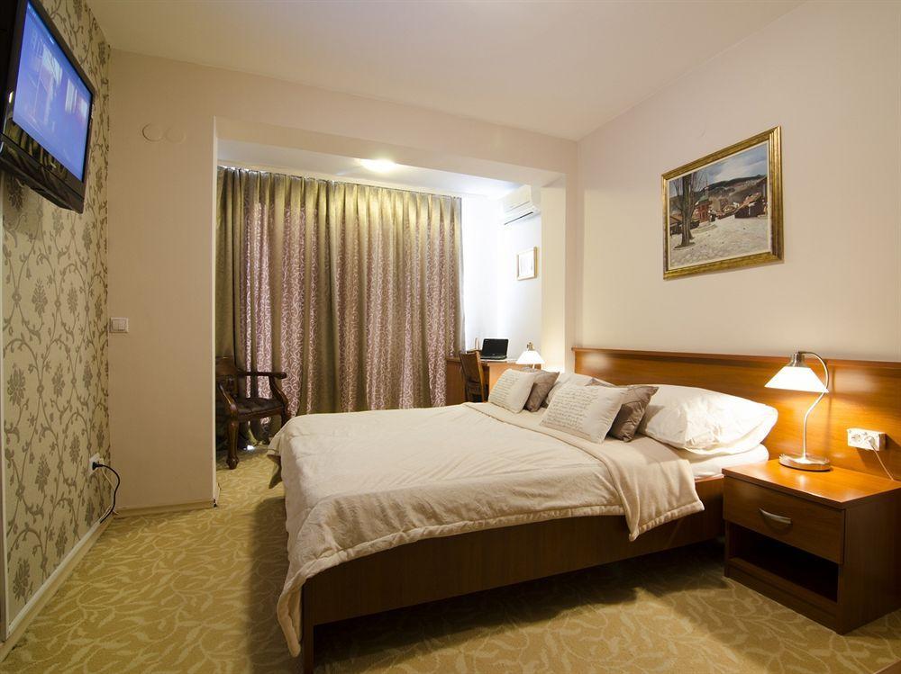 Hotel Villa Harmony - Free Parking Сараево Екстериор снимка